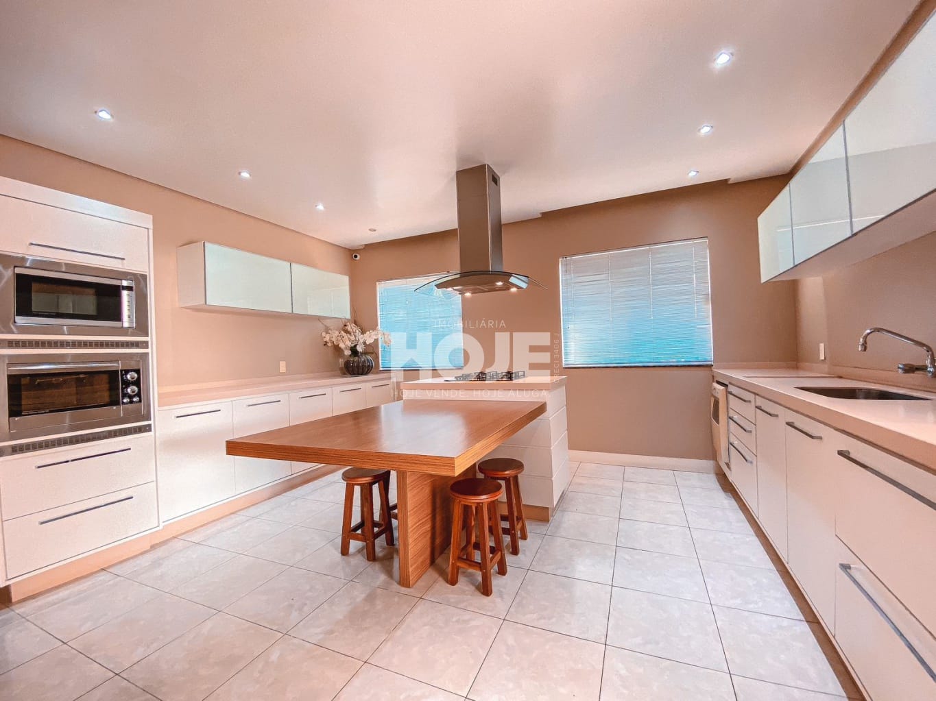 Excelente casa no Bairro dos Estados com Piscina!