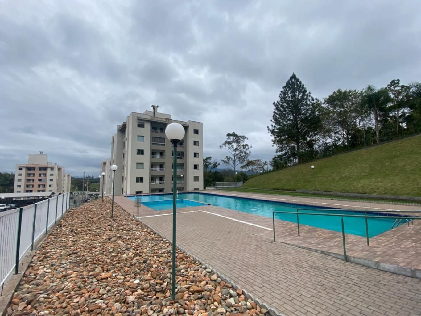 Apartamento semi mobiliado no bairro estrada das areias