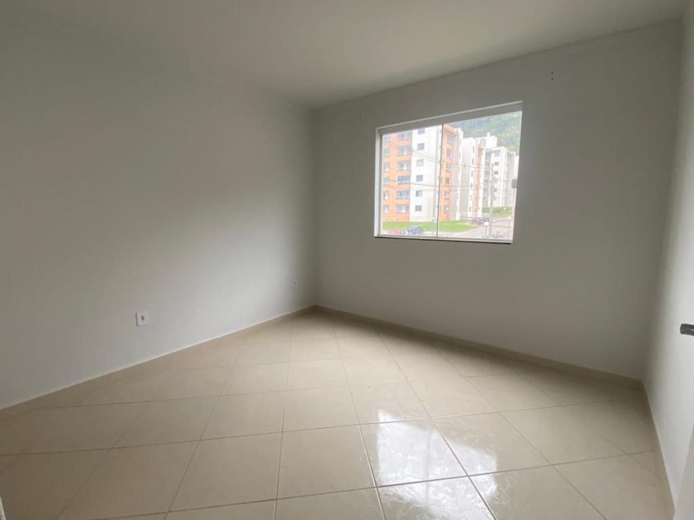 Apartamento semi mobiliado no bairro estrada das areias