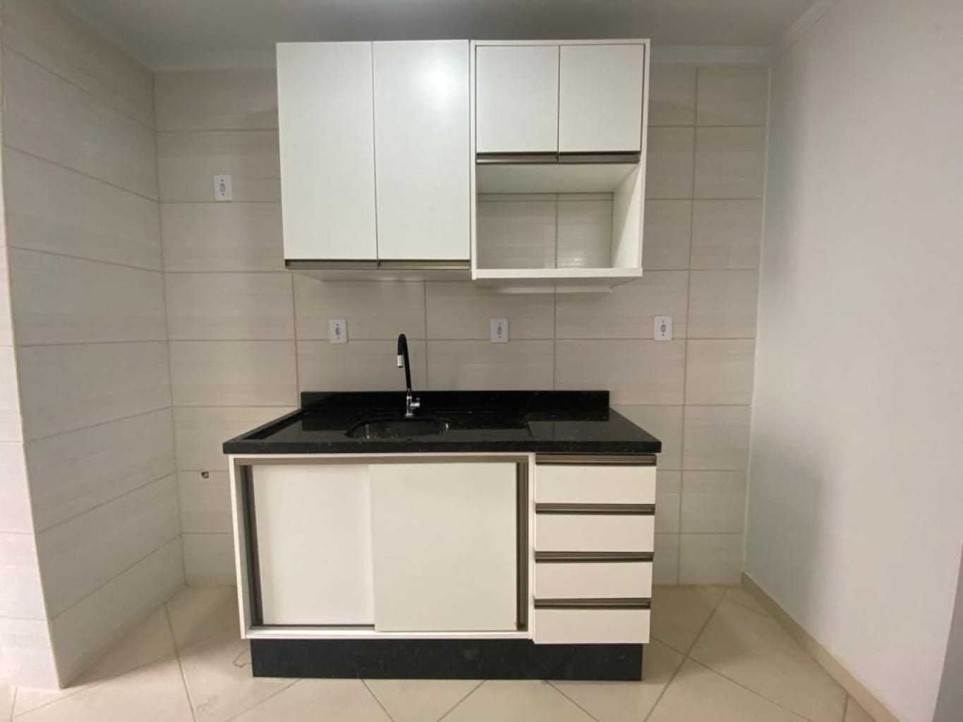 Apartamento semi mobiliado no bairro estrada das areias