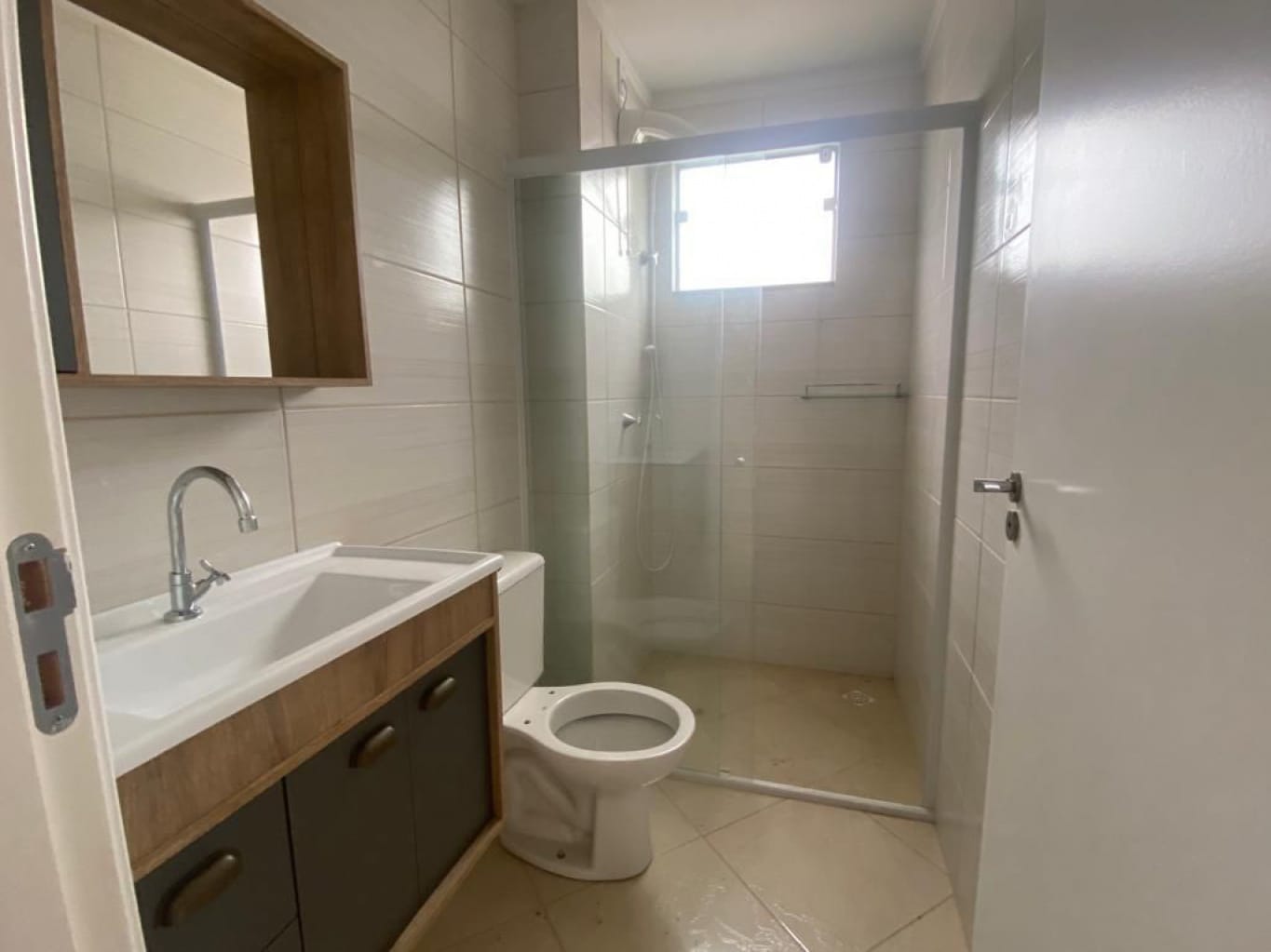 Apartamento semi mobiliado no bairro estrada das areias